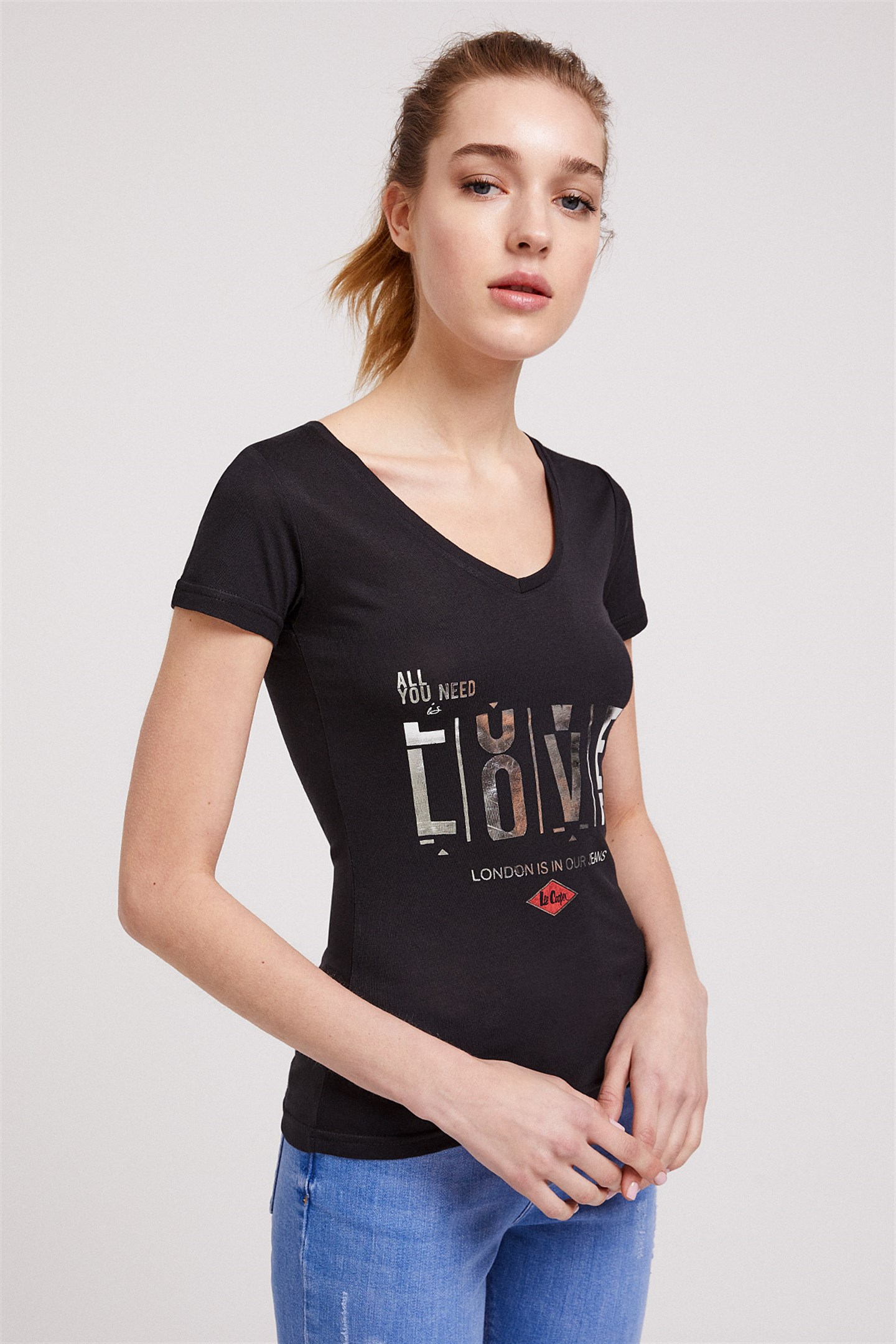 Lee Cooper Love Kadın V Yaka T-Shirt Siyah. 3